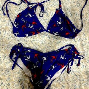 Curvy beach bikini set.